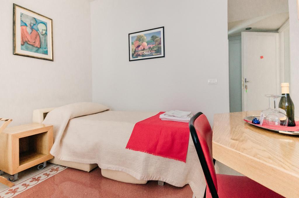 Adriano Augusto Bed & Breakfast Rome Bilik gambar